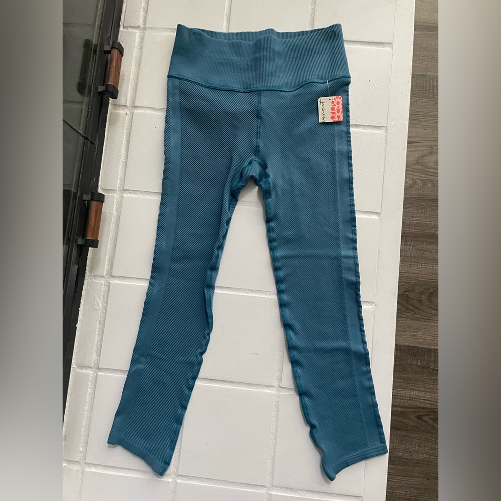 NWT Free People coastline textured leggings
